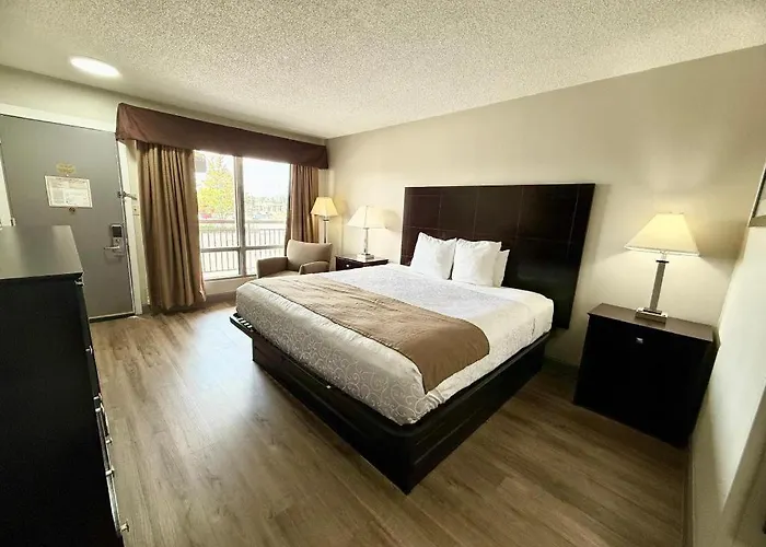 Days By Wyndham St. Charles Il 3*