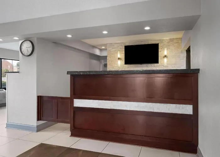 Hotel Days By Wyndham St. Charles Il 3*