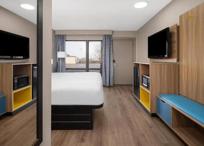 Days By Wyndham St. Charles Il Hotel Saint Charles