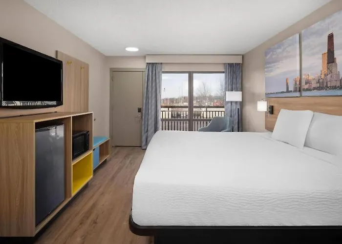 Hotel Days By Wyndham St. Charles Il 3*